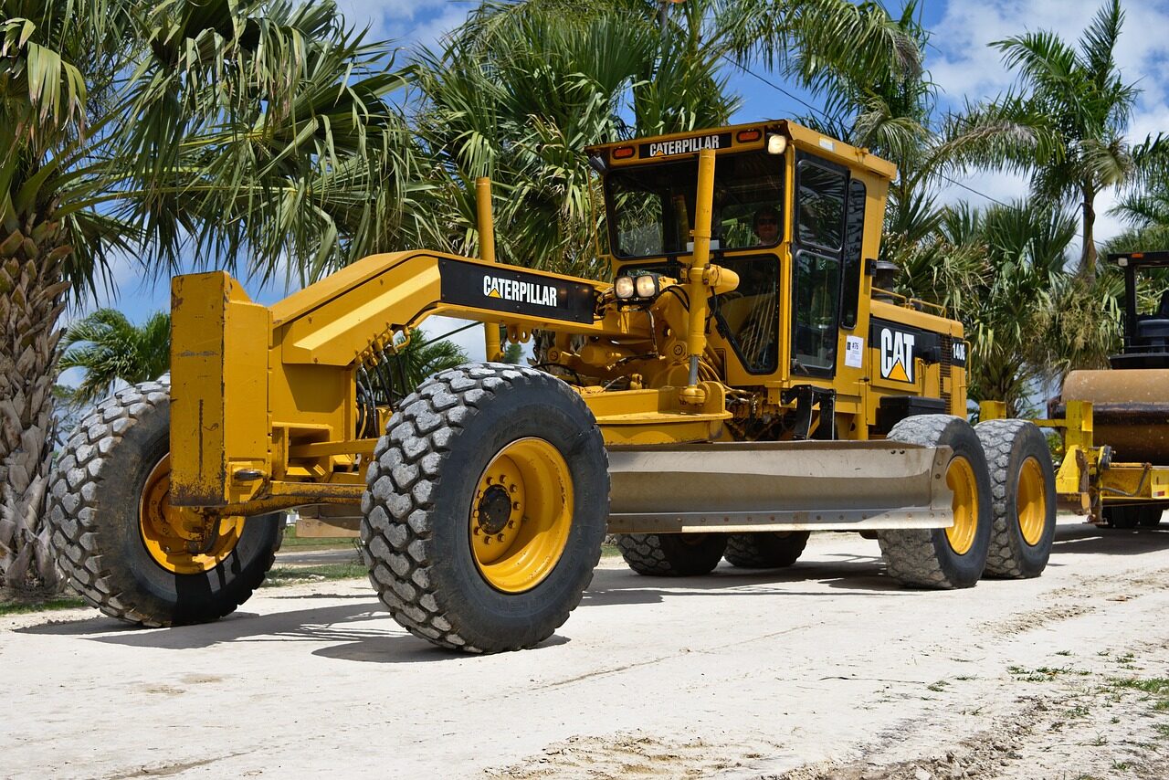 cropped-grader-3248711_1280.jpg